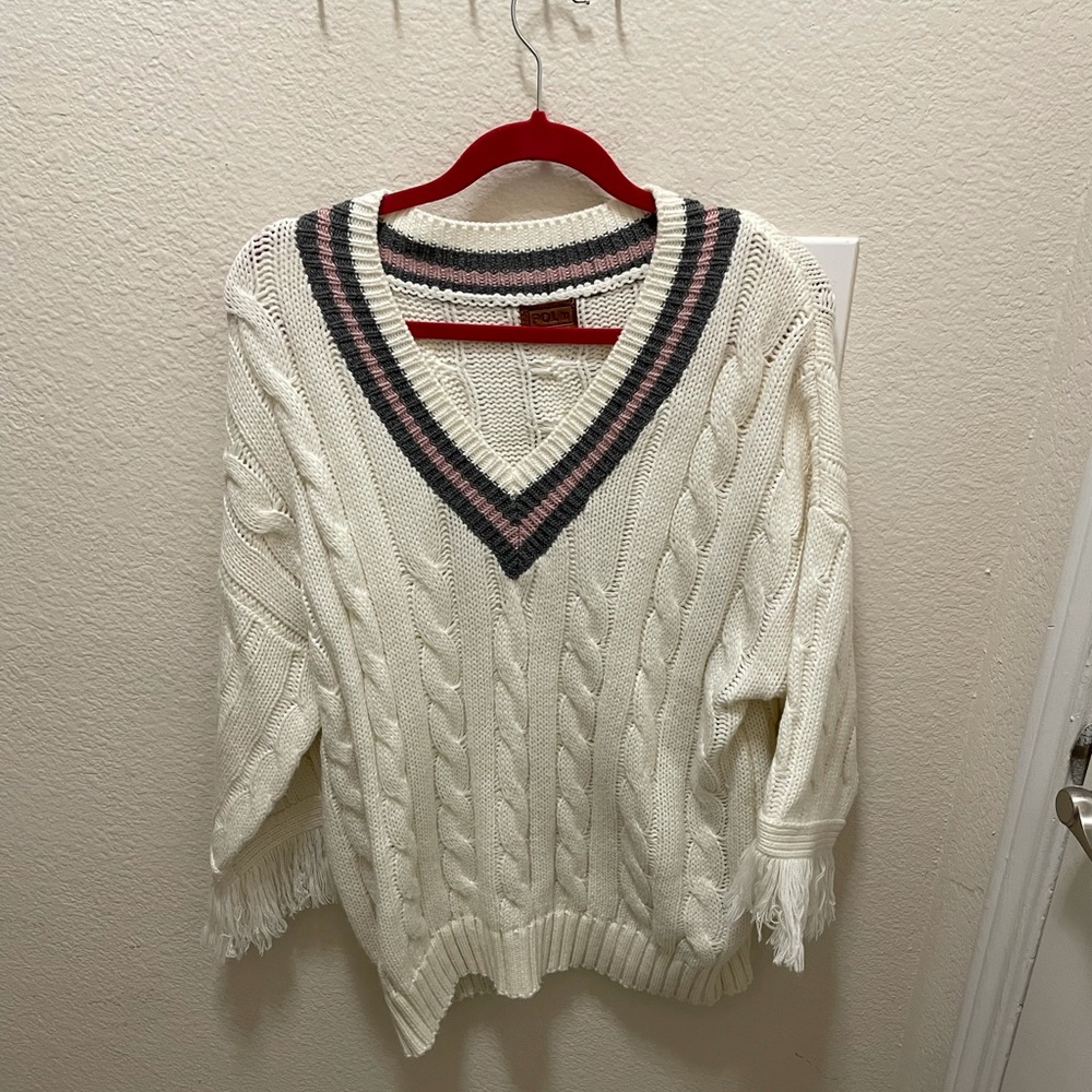 POL V-Neck Sweater Size M